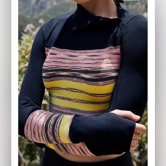 NWT Free Peo­ple
Mountain Mama Layering Crop Pullover |Size Medium - Picture 6 of 14